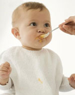 6ヶ月齢で赤ちゃんに何を食べさせますか？