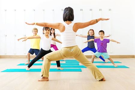 子供向けのヨガ、エクササイズ
