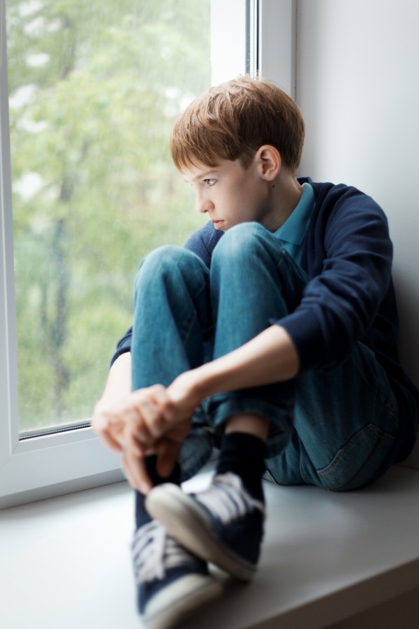 男の子と女の子の移行年齢はどのように現れていますか？