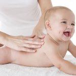 1歳までの子供のためのマッサージ 1歳までの子供のためのマッサージ