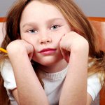 新しい学校の子供：適応を手助けする方法