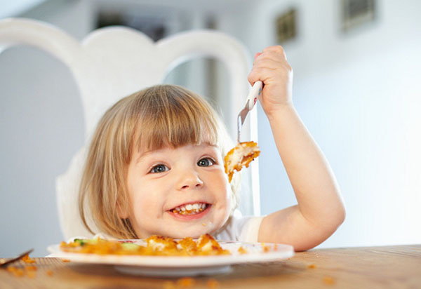 子供のメニュー上の揚げ物：どのように、いつ、どのくらい