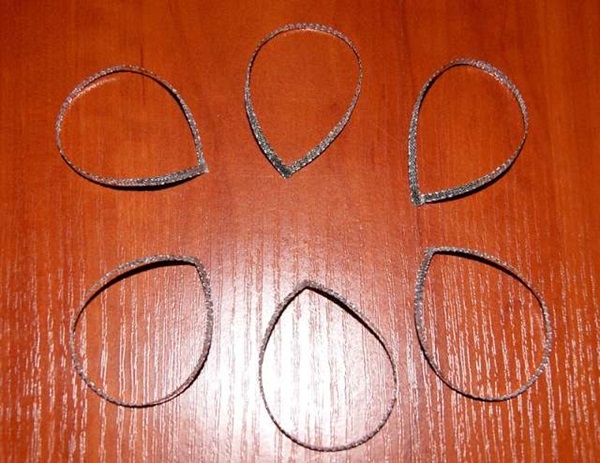 あなた自身の手でサテンリボンの弓を作る方法