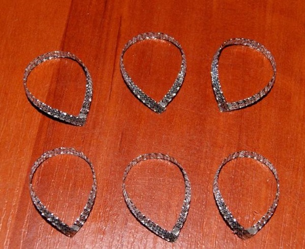 あなた自身の手でサテンリボンの弓を作る方法