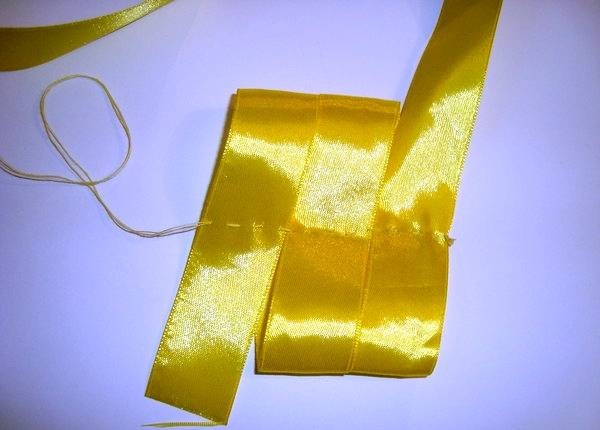 あなた自身の手でサテンリボンの弓を作る方法