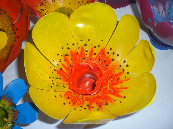 プラスチックボトルからの花:自分の手でプラスチック工芸品を作るためのマスタークラス プラスチックボトルからの花:自分の手でプラスチック工芸品を作るためのマスタークラス