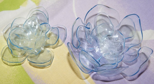 プラスチックボトルからの花：自分の手でプラスチック工芸品を作るためのマスタークラス