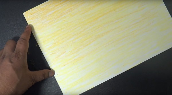 テーマ「秋」を描く：鉛筆と幼稚園と学校用の塗料によるマスタークラス1-5クラス
