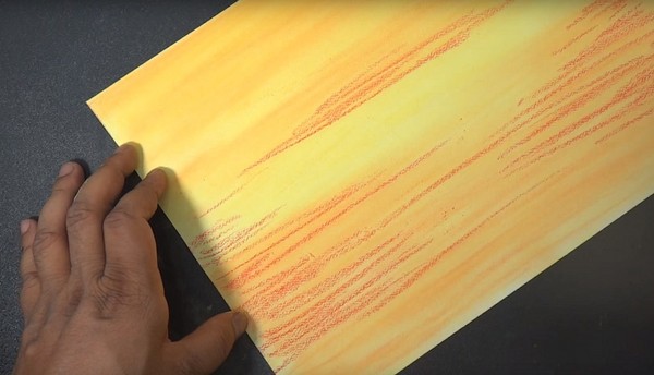 テーマ「秋」を描く：鉛筆と幼稚園と学校用の塗料によるマスタークラス1-5クラス