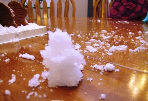 自分の手で人工の雪