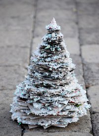 紙からクリスマスツリーを作る方法