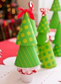 紙からクリスマスツリーを作る方法