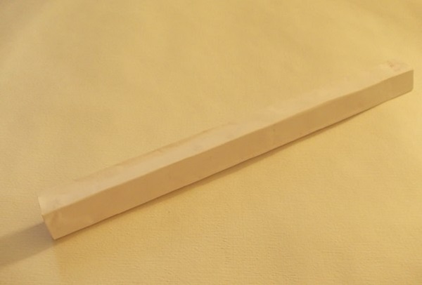 あなた自身の手で紙から剣を作る方法