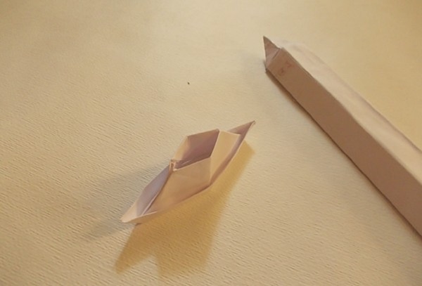 あなた自身の手で紙から剣を作る方法