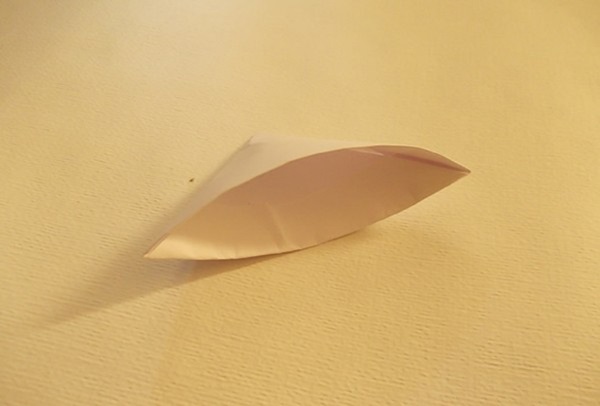 あなた自身の手で紙から剣を作る方法