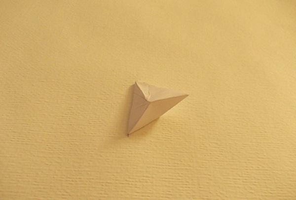 あなた自身の手で紙から剣を作る方法
