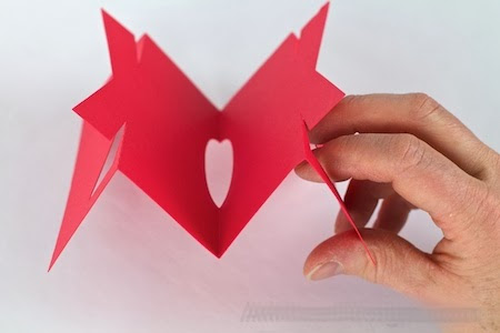 私たちは2月14日に美しい容姿のバレンタインデーを作ります - 写真付きマスタークラス