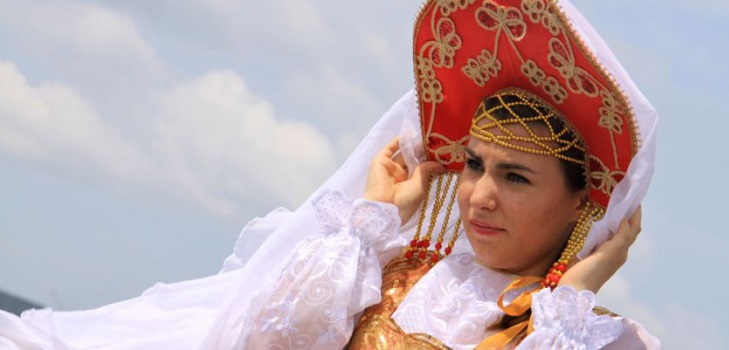 ロシアのココシュニク・ダンボール