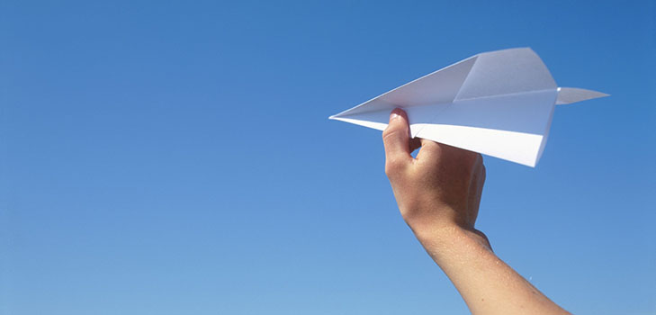 ステージで紙から飛行機を作る方法