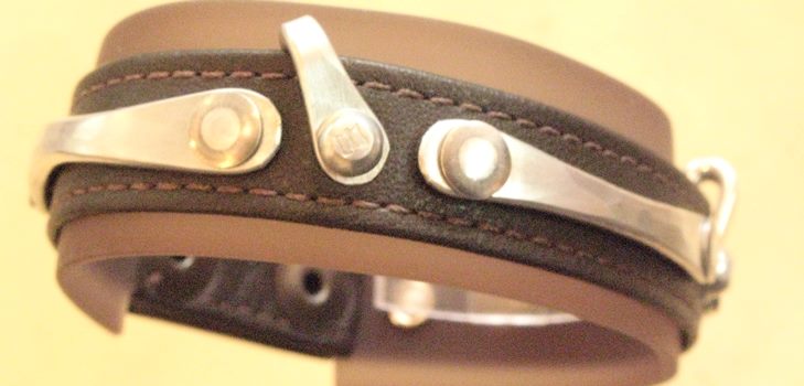ワイドメンズレザーブレスレットを作る方法