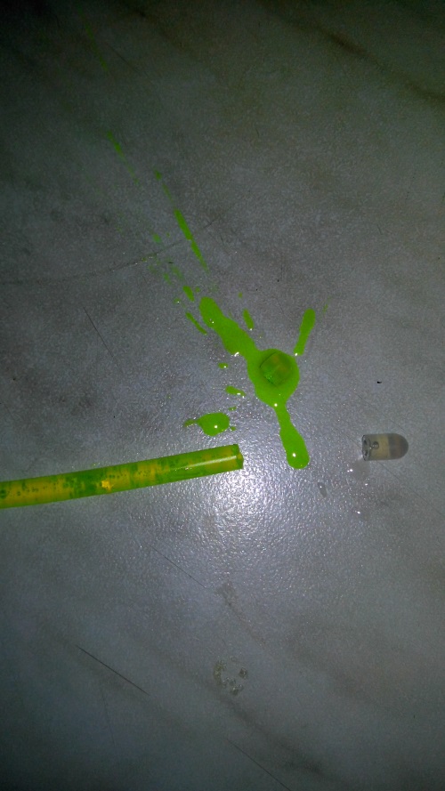 自宅で光る液体