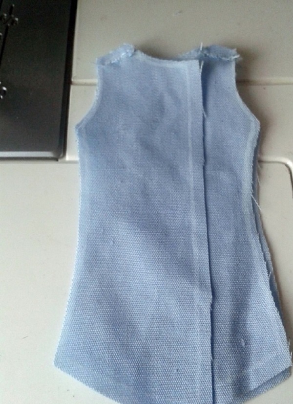 あなたの手で人形服を縫う方法