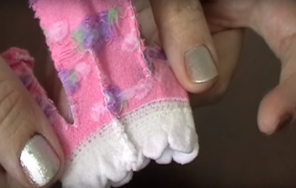 あなたの手で人形服を縫う方法