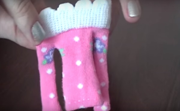 あなたの手で人形服を縫う方法