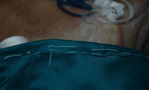 あなたの手で最もシンプルなドレスを縫う方法