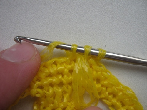 どのようにひまわりのかぎ針編みを結ぶのですか？