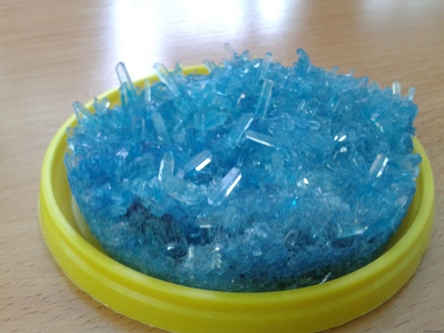 自宅で塩から水晶を育てる方法