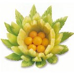 野菜や果物からの彫刻？