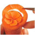 野菜や果物からの彫刻？