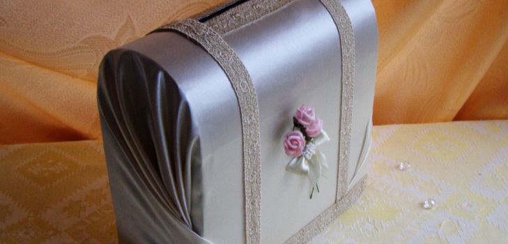 あなた自身の手で結婚式のお金のためのギフトボックス