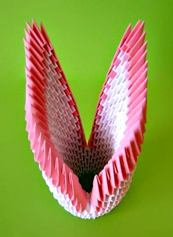 モジュールから白鳥の折り紙を作る方法 - 写真とビデオを使った段階的な指示