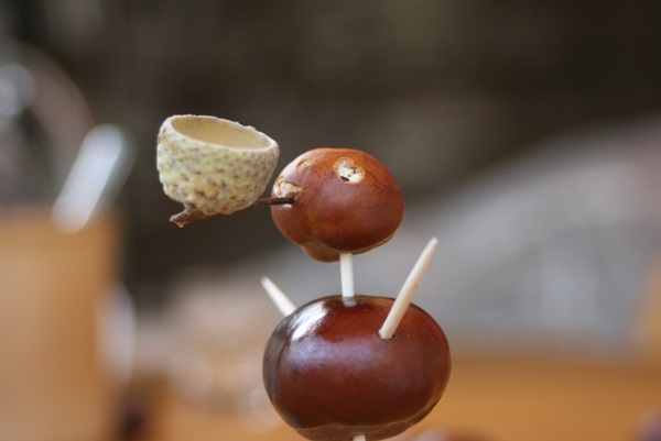 秋のテーマで栗の工芸品