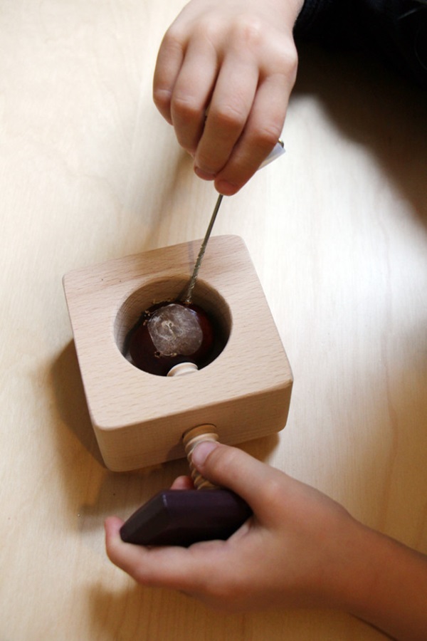 秋のテーマで栗の工芸品