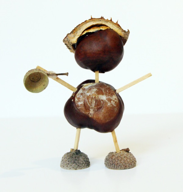 秋のテーマで栗の工芸品