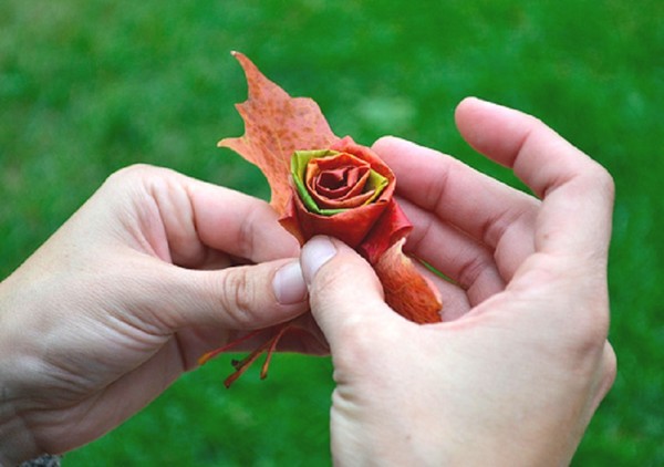 「秋」のテーマの葉の工芸品