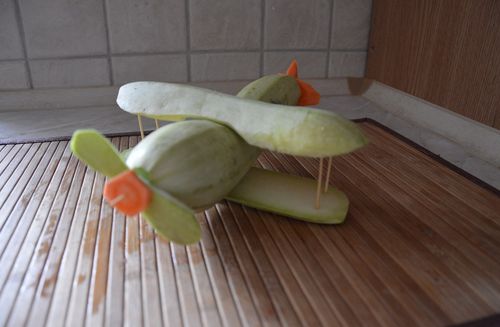 幼稚園や学校の野菜工房、マスタークラス、写真野菜から自分の手で作った工芸品