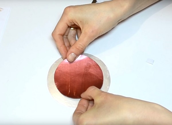 心から：コンテストと展覧会のための5月9日の最高の工芸品