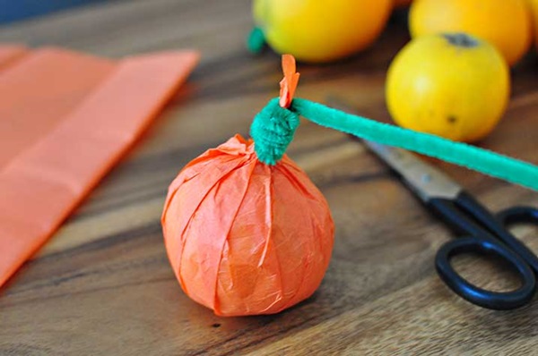 Halloweenの子供のための工芸品