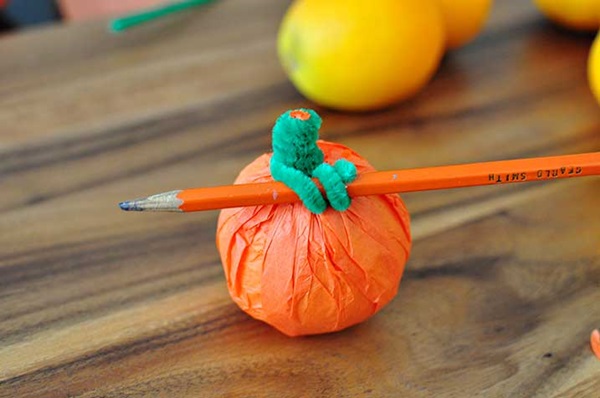Halloweenの子供のための工芸品