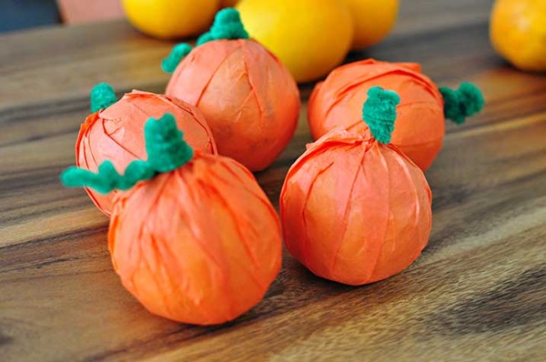 Halloweenの子供のための工芸品