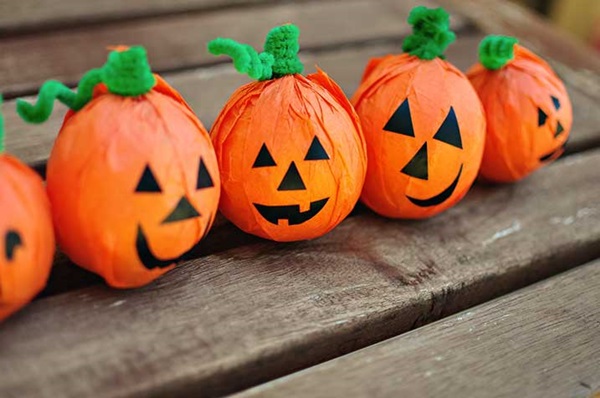 Halloweenの子供のための工芸品
