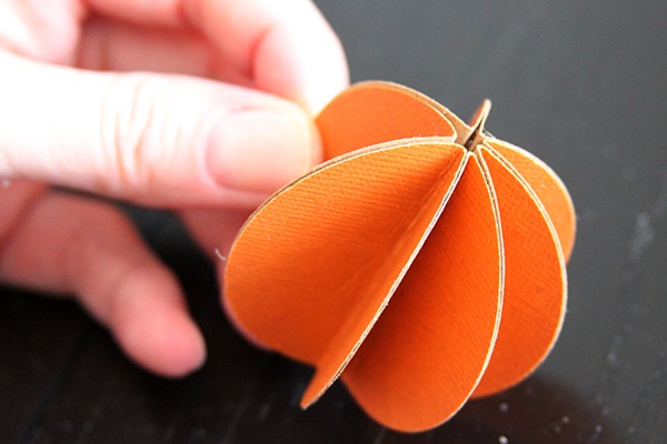 Halloweenの子供のための工芸品