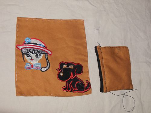 柔らかいおもちゃが自分の手で