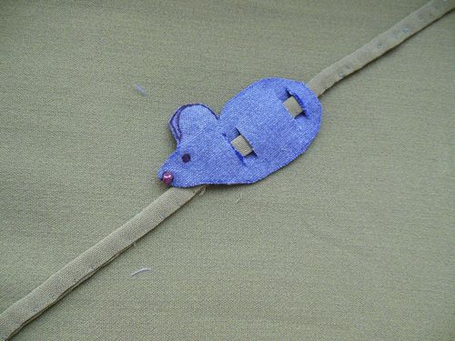 柔らかいおもちゃが自分の手で