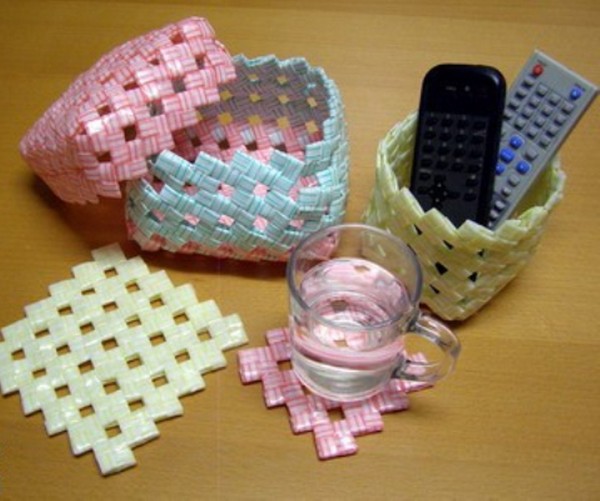 カクテルチューブや新聞のバスケット