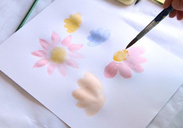自分の手で母の日に描く：鉛筆、塗料、幼稚園、学校